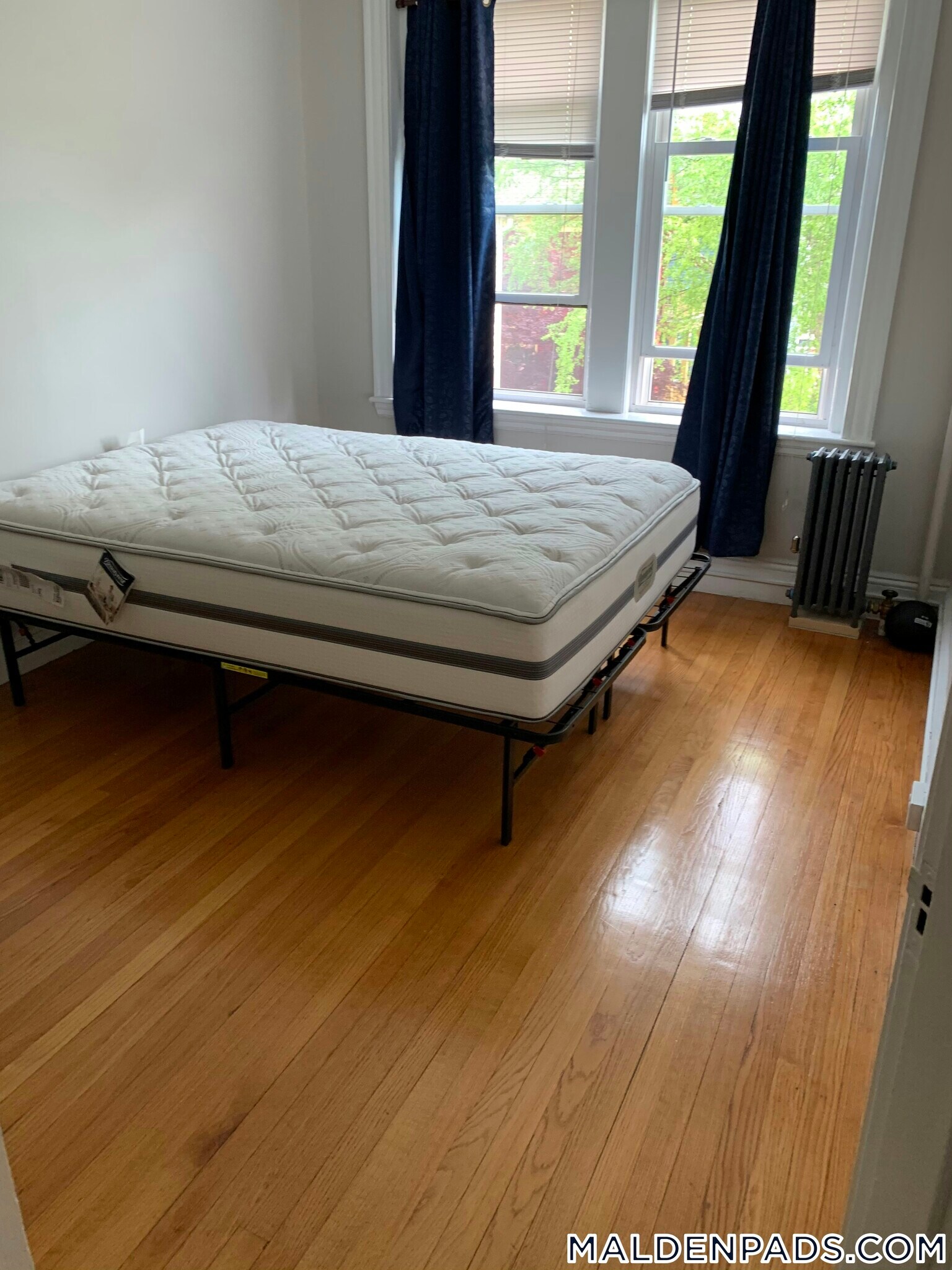 Building Photo - 170 Maple St