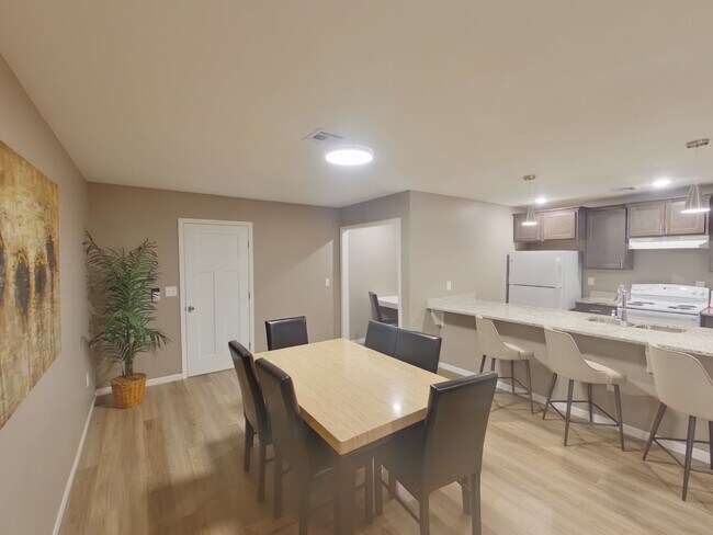 Building Photo - 520 Mathewson St