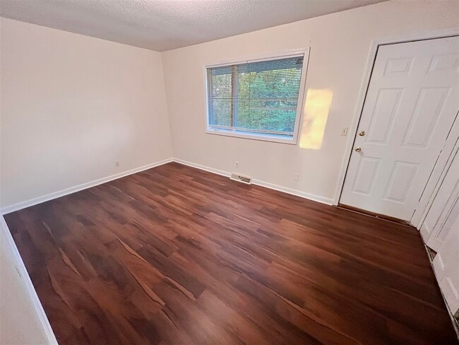 Building Photo - 1036 Ellen Dr