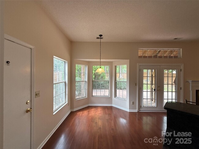 Building Photo - 14520 Sapphire Ln