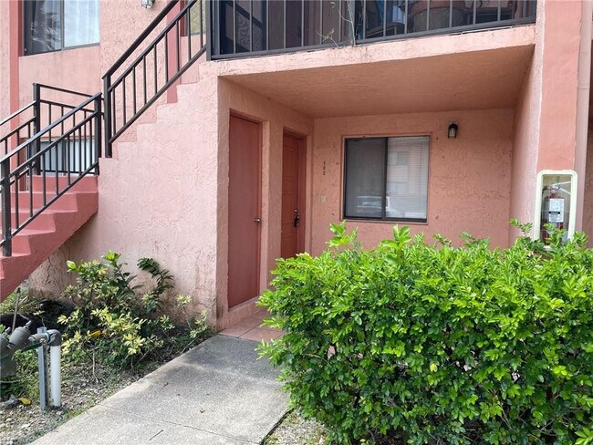 Building Photo - 235 Lakeview Dr