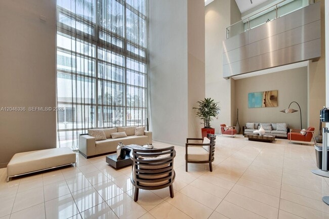 Building Photo - 300 S Biscayne Blvd