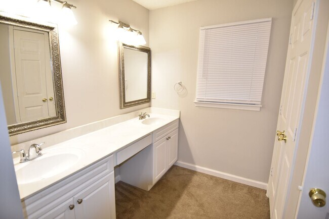 Building Photo - Charming 3-Bedroom Home in Cordova-Comfort & Convenience Await!