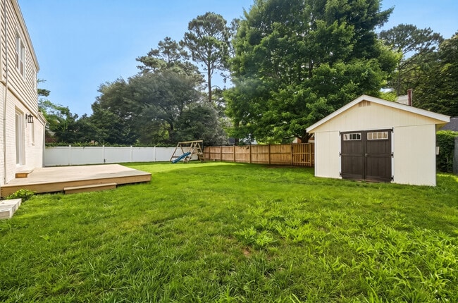 Building Photo - 6048 River Rd