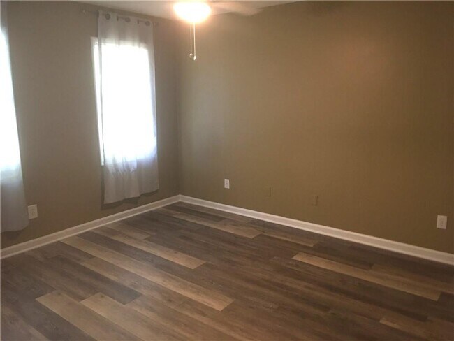 Building Photo - 335 Hamilton Ct