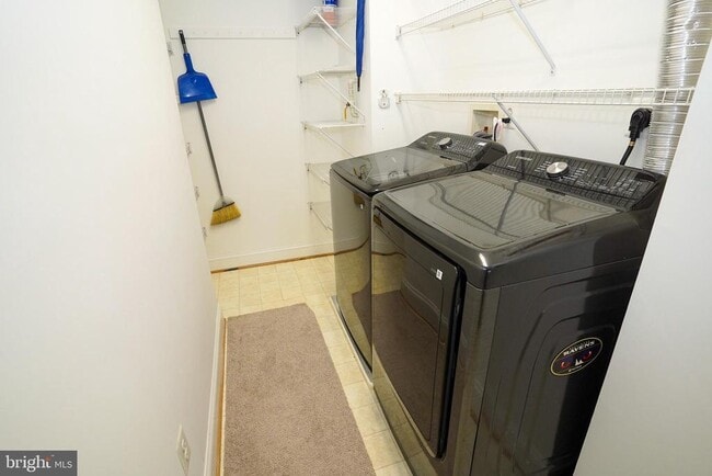 Building Photo - 2115 Ganton Green