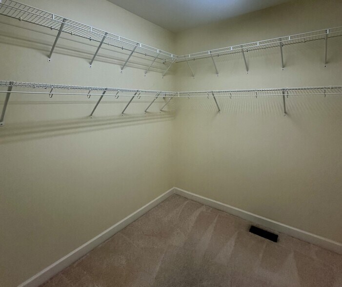 Building Photo - 402 Valley Spring Dr