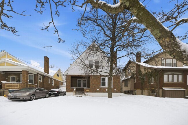 Building Photo - West Price Hill- Adorable 2 bedroom 1 Bath