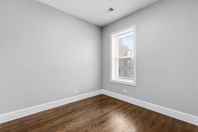 Building Photo - 5724 S King Dr