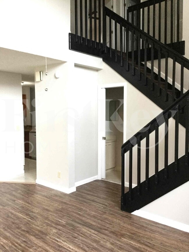 Building Photo - 3085 Lighthouse Pl