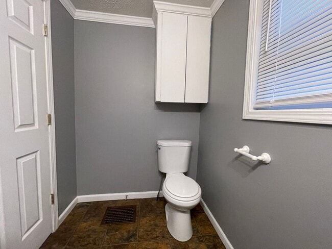 Building Photo - Large Four Bedroom Home