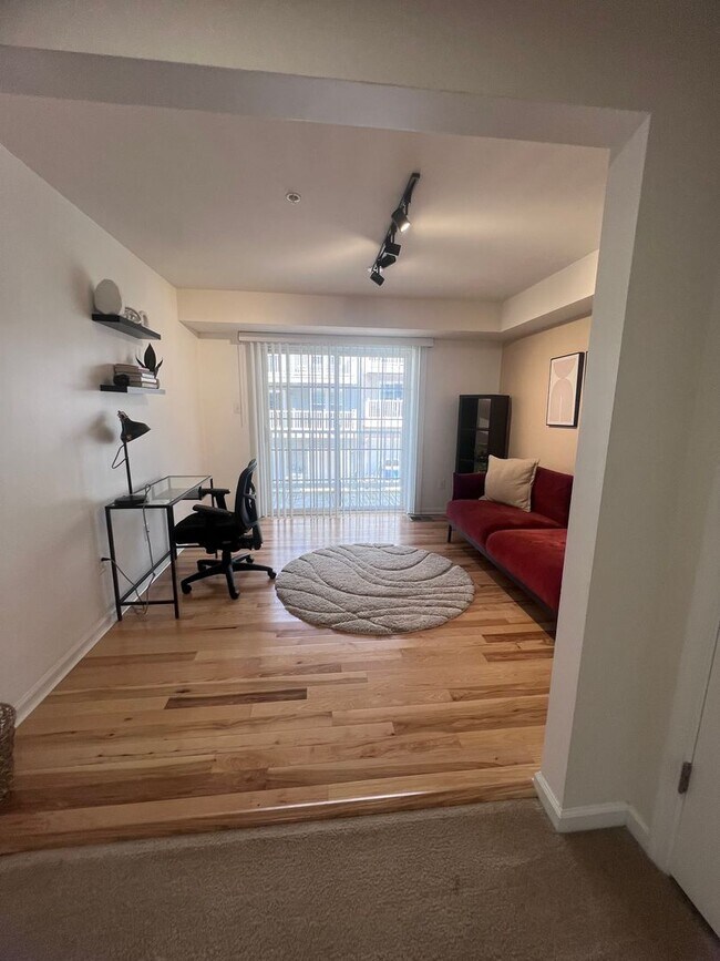 Building Photo - Bright 2BR / 2BA with One-Car Garage, Open...