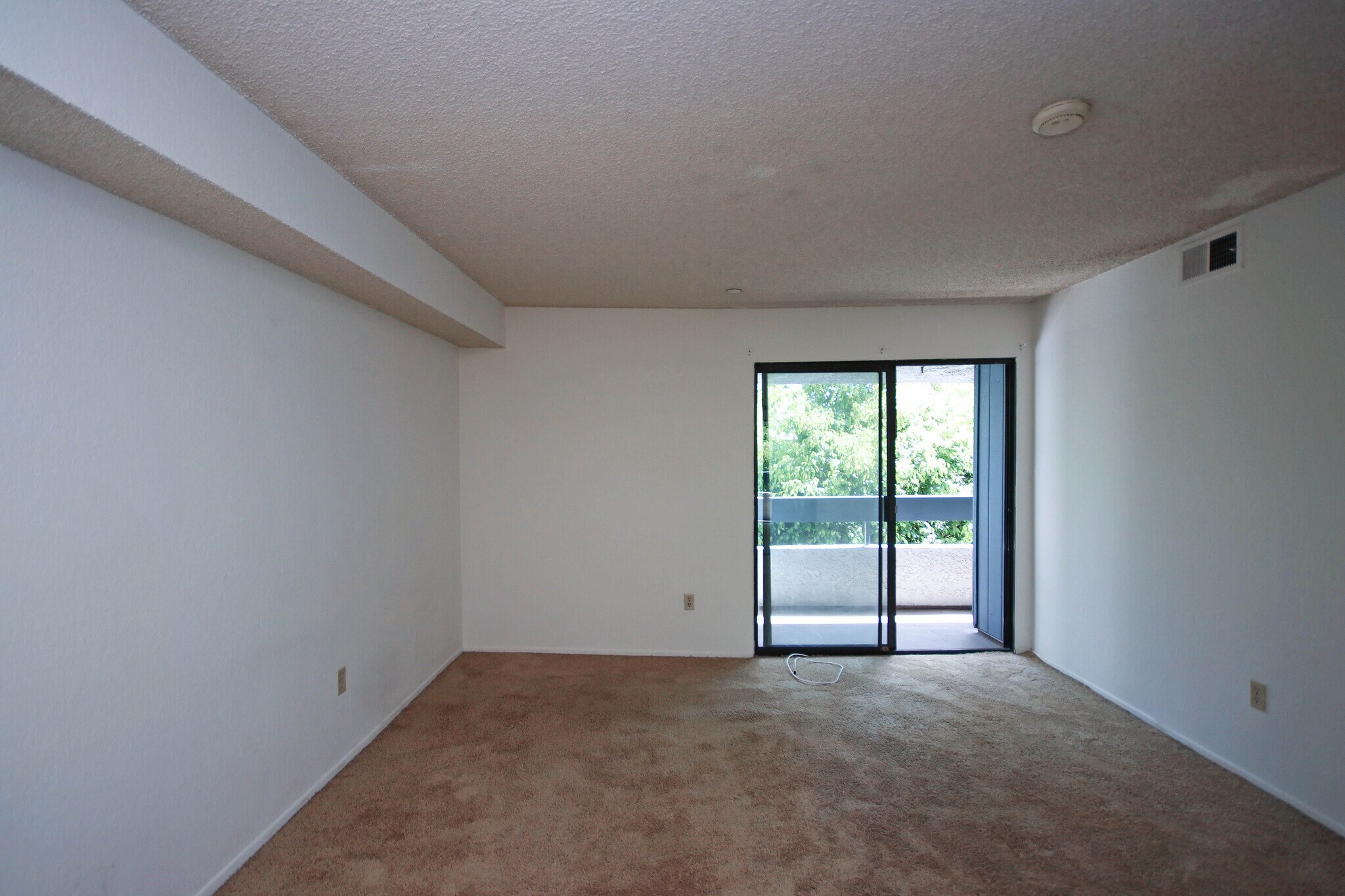Building Photo - 355 S Marengo Ave