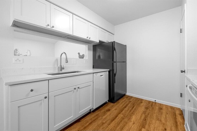 Building Photo - 12801 Copper Cliff Ave