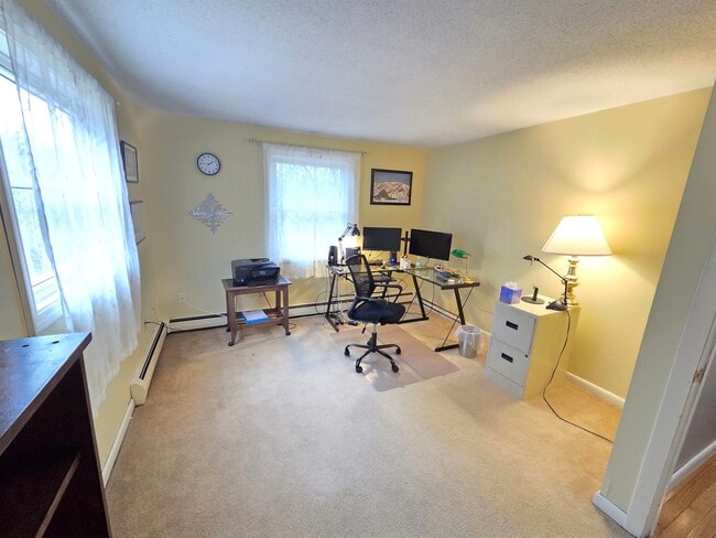 Building Photo - 15 Broomstick Ln