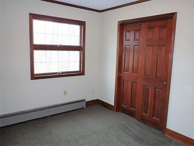 Building Photo - Unique 3 Bed 2 Bath Cabin In The Heart of Columbia!