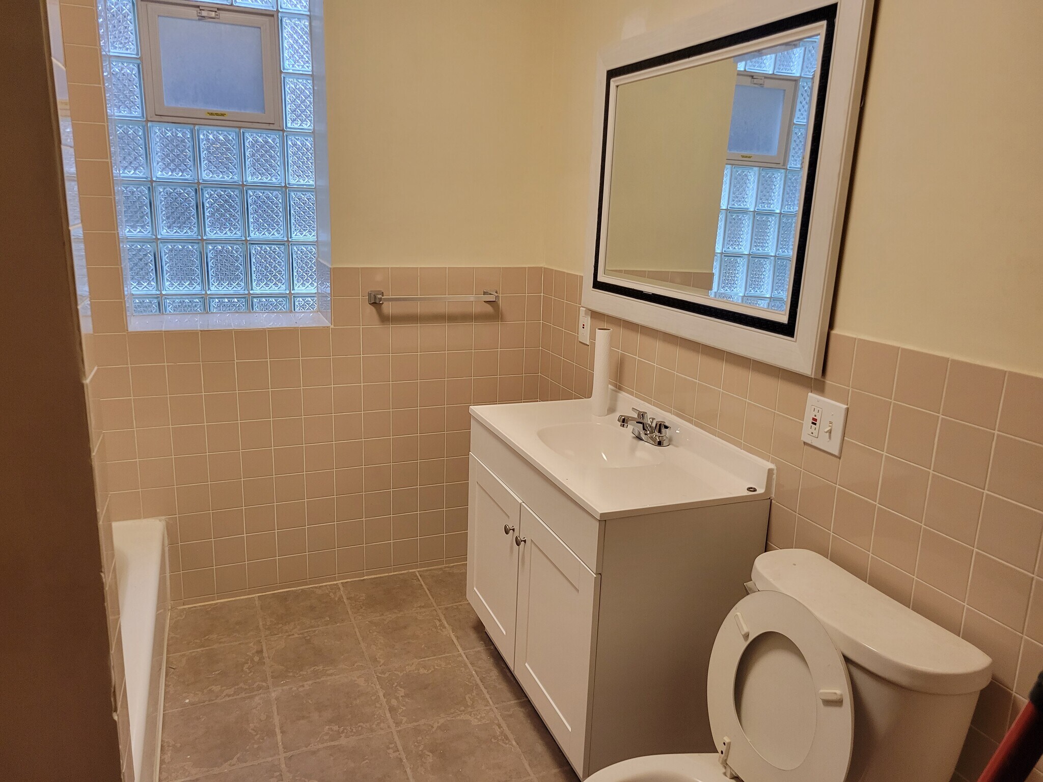 Bathroom - 3752 W Dickens Ave