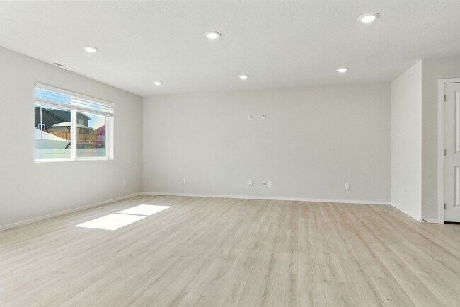 Building Photo - Beautifully Maintained Home in Coveted HOA...