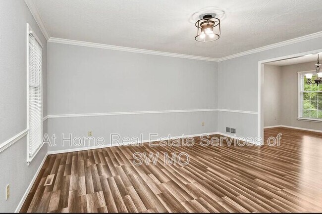 Building Photo - 834 E Manchester Dr