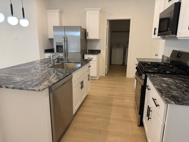 Building Photo - 407 Robin Ct