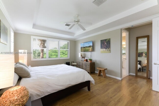 Building Photo - 250 SW Walking Path