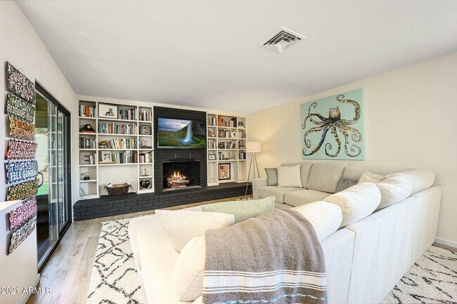 Building Photo - 8133 N 16th Dr