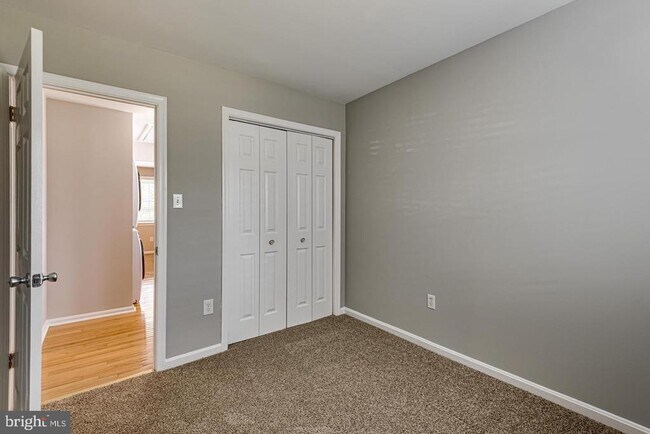 Building Photo - 1663 Hart Ct