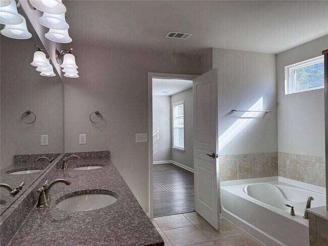 Building Photo - 414 Spring View Dr