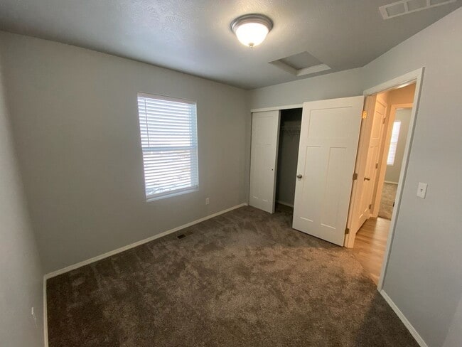 Building Photo - $2,300 - 3 Bed / 2 Bath Beautiful Home with Fully Fenced Yard in Airway Heights