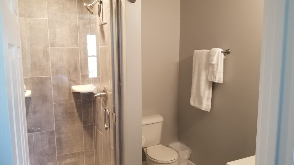 Building Photo - 2 Bigby St