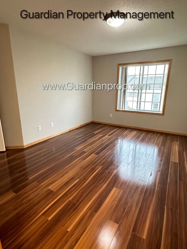 Building Photo - Maple Grove Town Home, 2 Car Garage, W/D, Balcony, Dishwasher, Avail June/July
