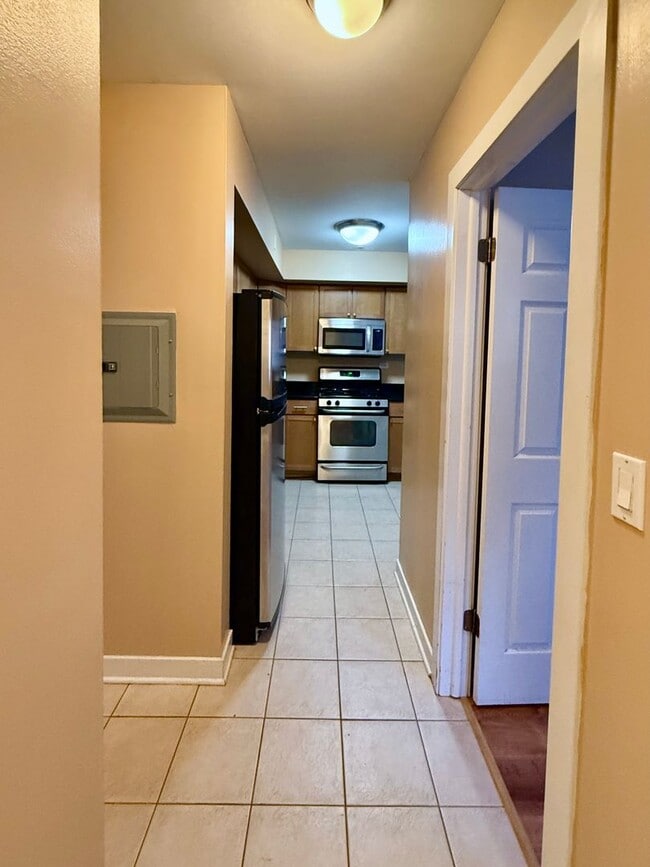 Building Photo - Pristine 2 Bedroom, 1 Bathroom Condo Available NOW! Heat, Water, & Parking INCLUDED in Rent!