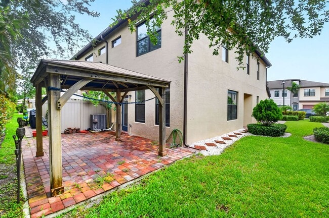 Building Photo - 2833 Troubadour St