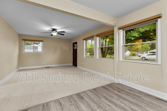Building Photo - 4916 Rioview Dr