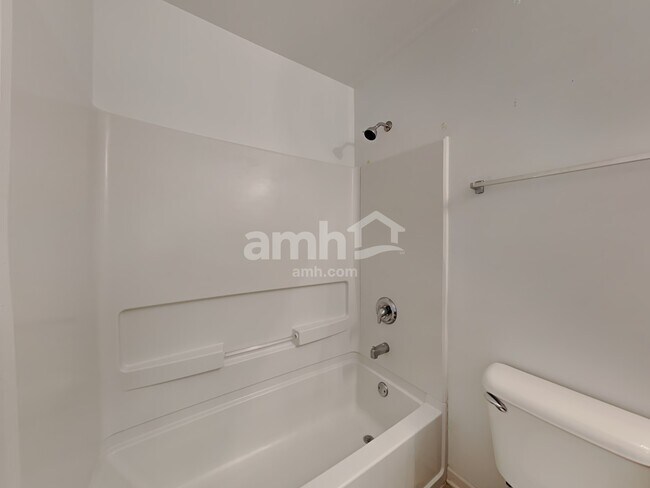 Building Photo - 209 Comstock Dr