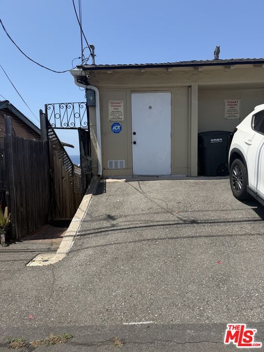 Building Photo - 653 Ramona Ave