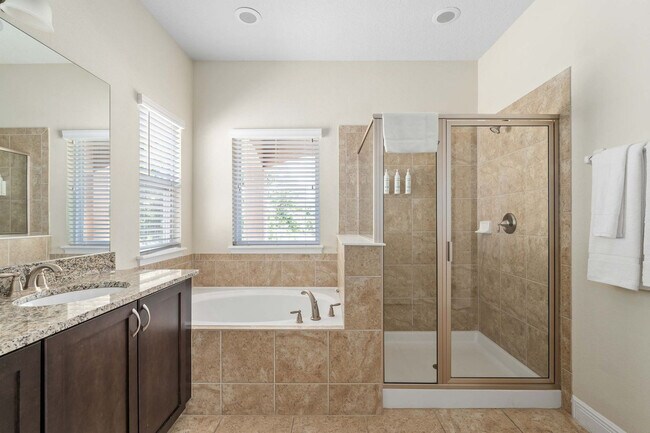 Building Photo - 909 Desert Mountain Ct