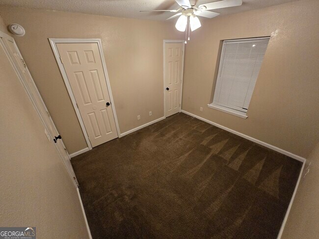 Building Photo - 405 S Ashley St