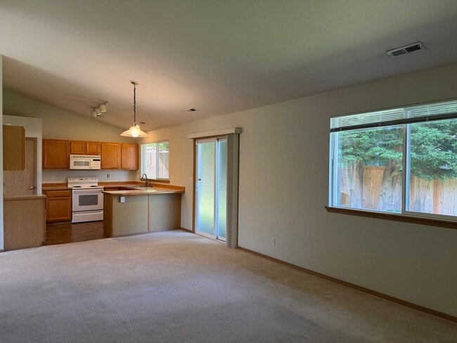 Building Photo - Everett 3 Bedroom Rambler