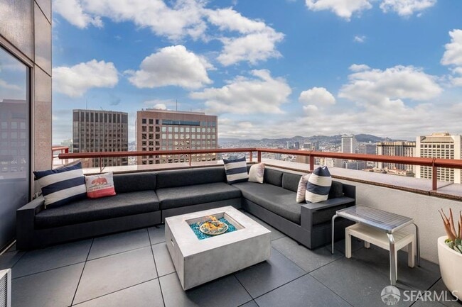 Building Photo - 333 Bush St