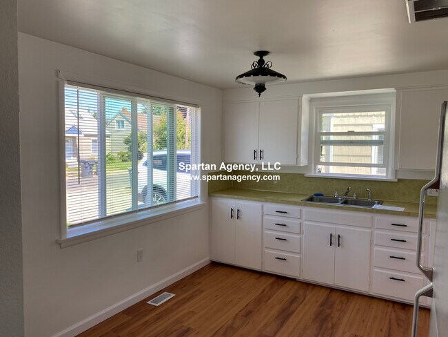 Building Photo - 2608 Linden Ln