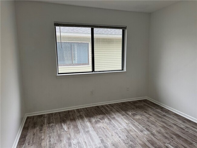 Building Photo - 136 Milrace Dr