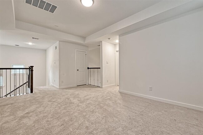 Building Photo - 323 Highland Bayou Dr