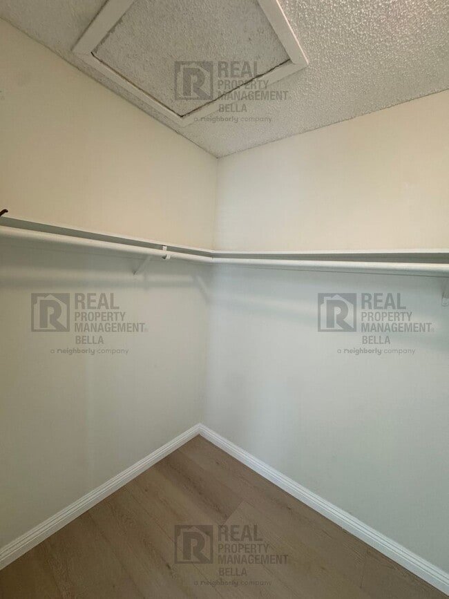 Building Photo - 55+ Community Gem: Open Floor Plan, Large Backyard & Clubhouse Amenities