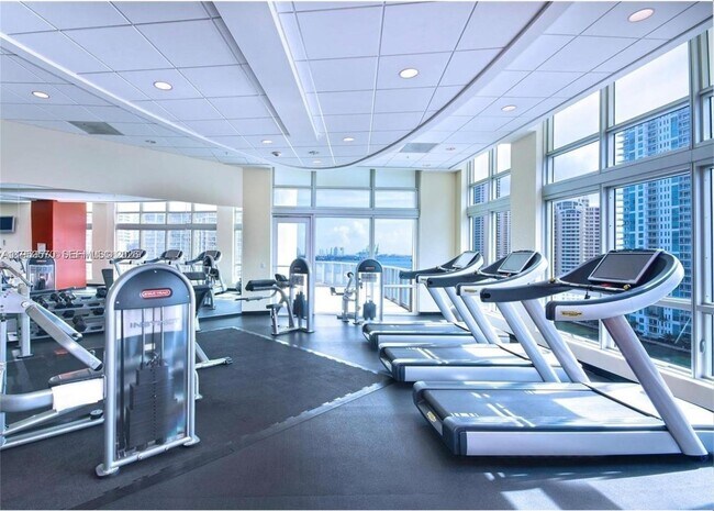 Building Photo - 300 S Biscayne Blvd