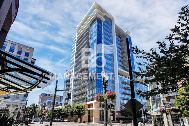 Primary Photo - The Metropolitan, Pearl District's only 3b...
