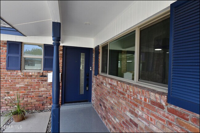 Building Photo - 3217 Wedgewood Dr