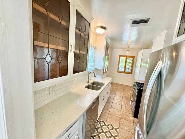 Building Photo - Charming North Hollywood Home