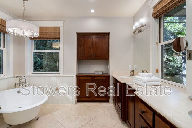 Building Photo - 775 Kirkcrest Rd