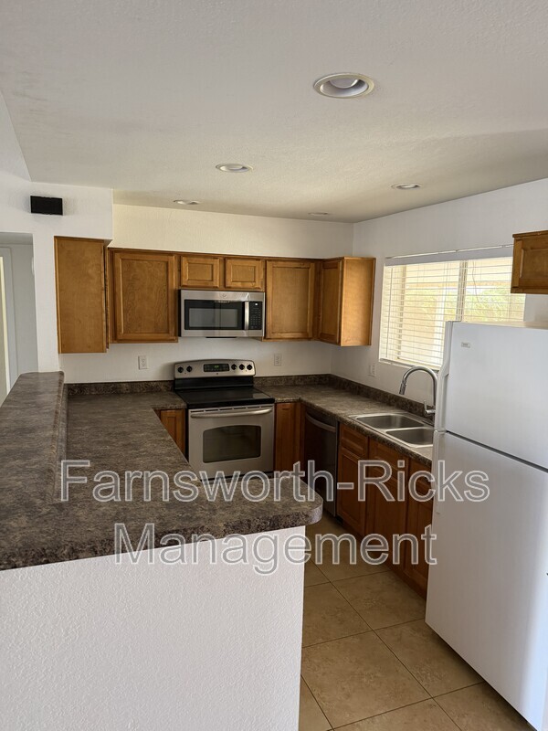 Building Photo - 4861 E Evergreen St